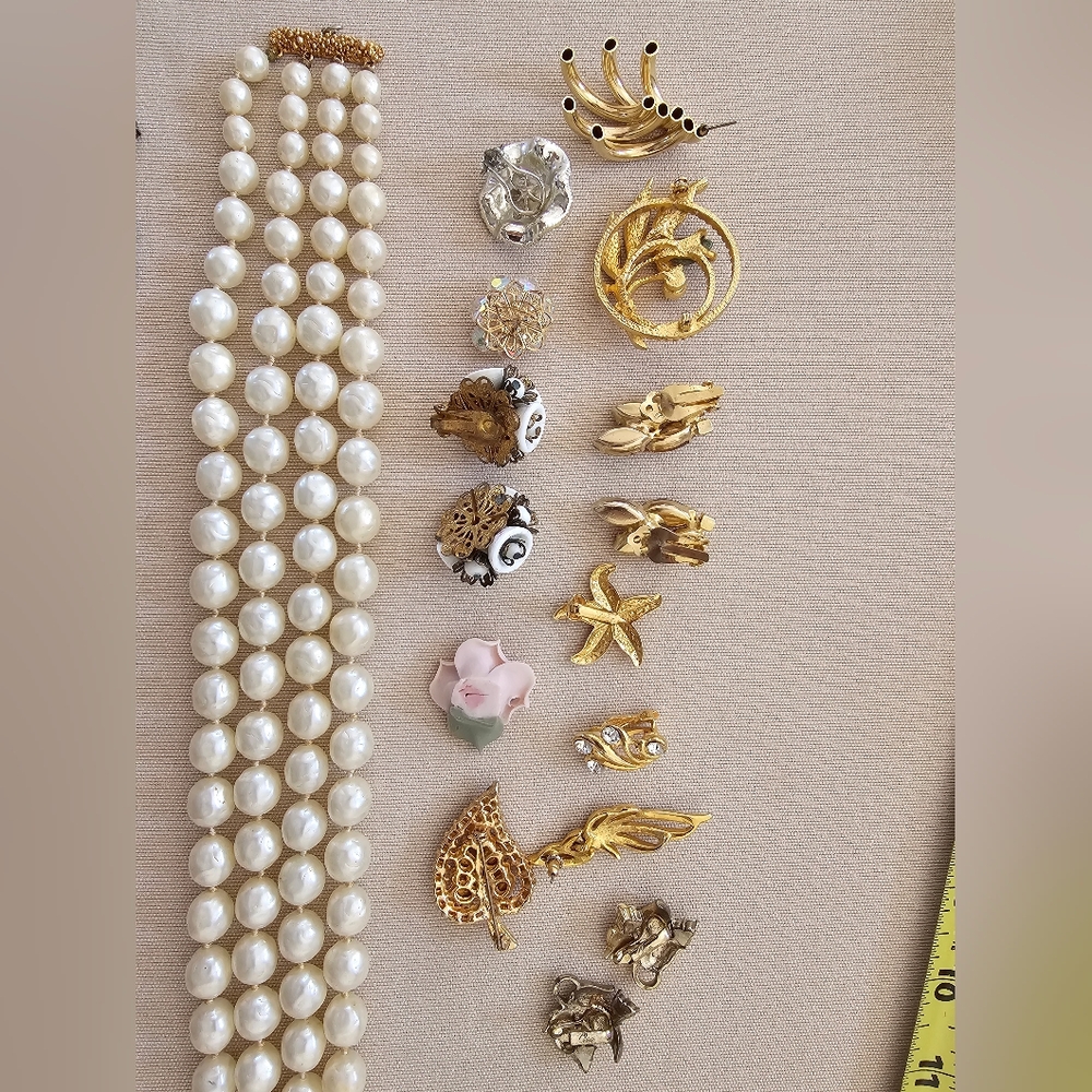 GUC Lot of 17 Costume Jewelry Pieces